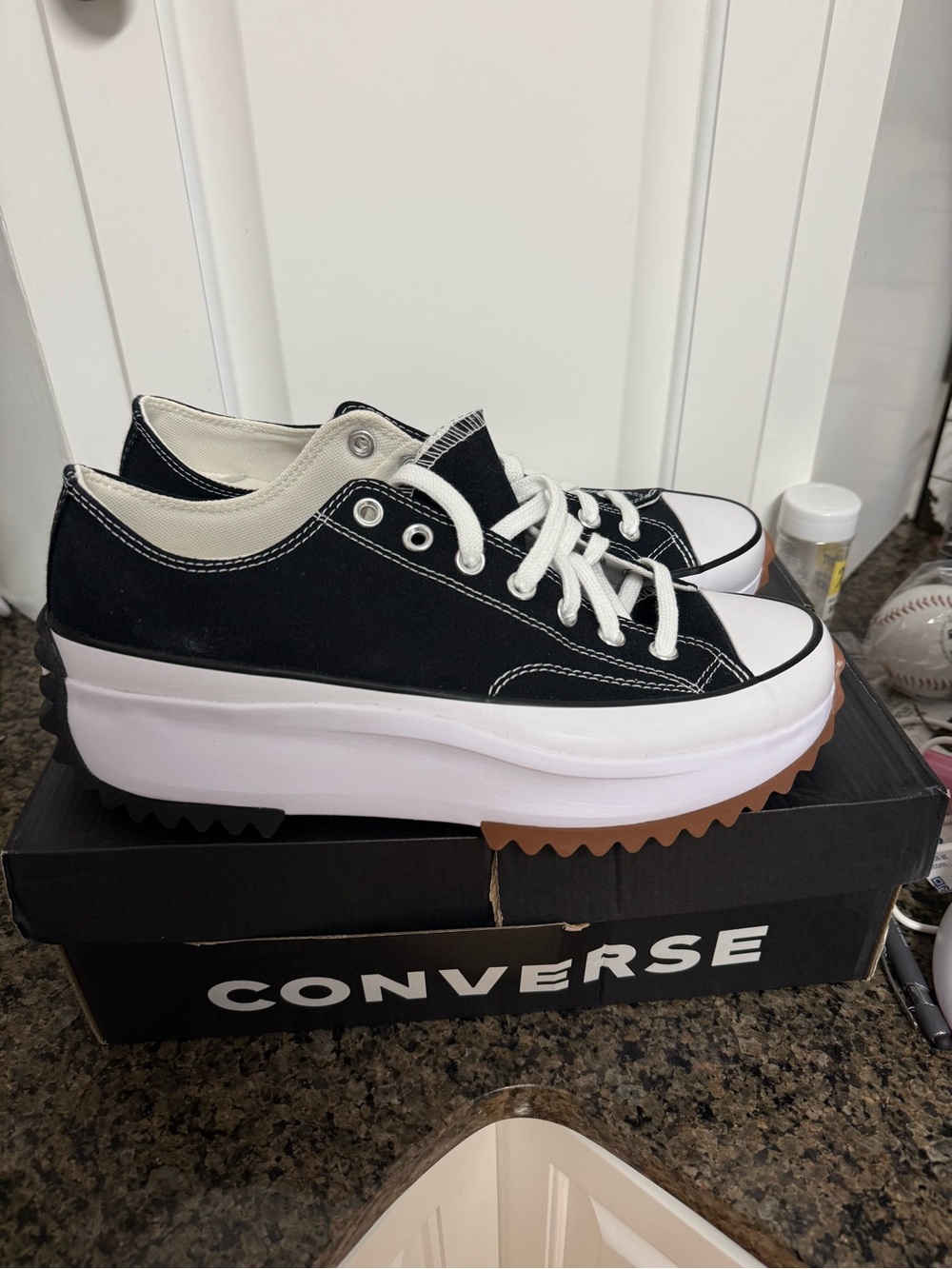 New In Box Converse Run Star Hike Ox Platform Black & White Women’s 12 Men 10.5